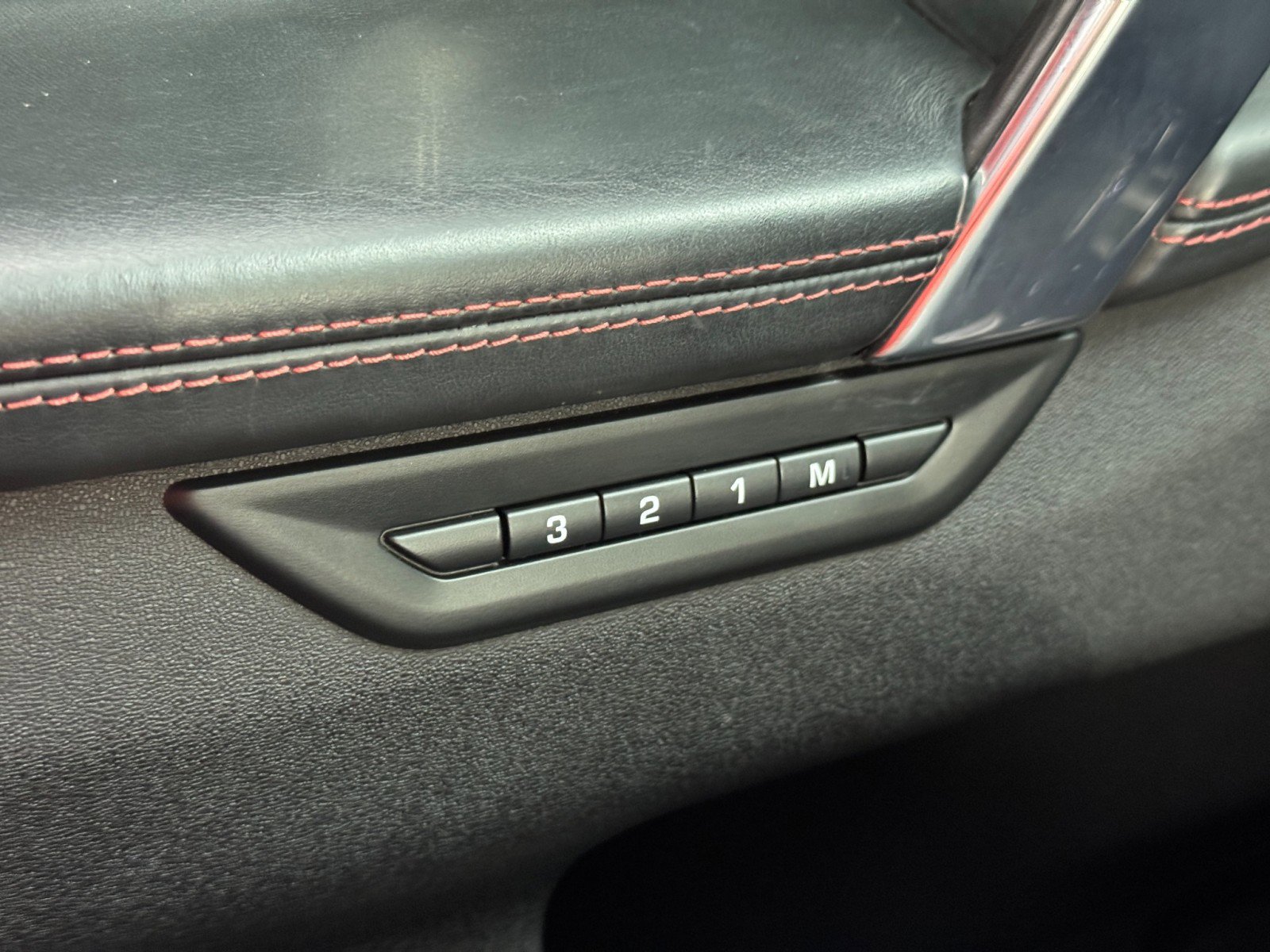 Used 2021 Land Rover Discovery Sport SE R-Dynamic image 17