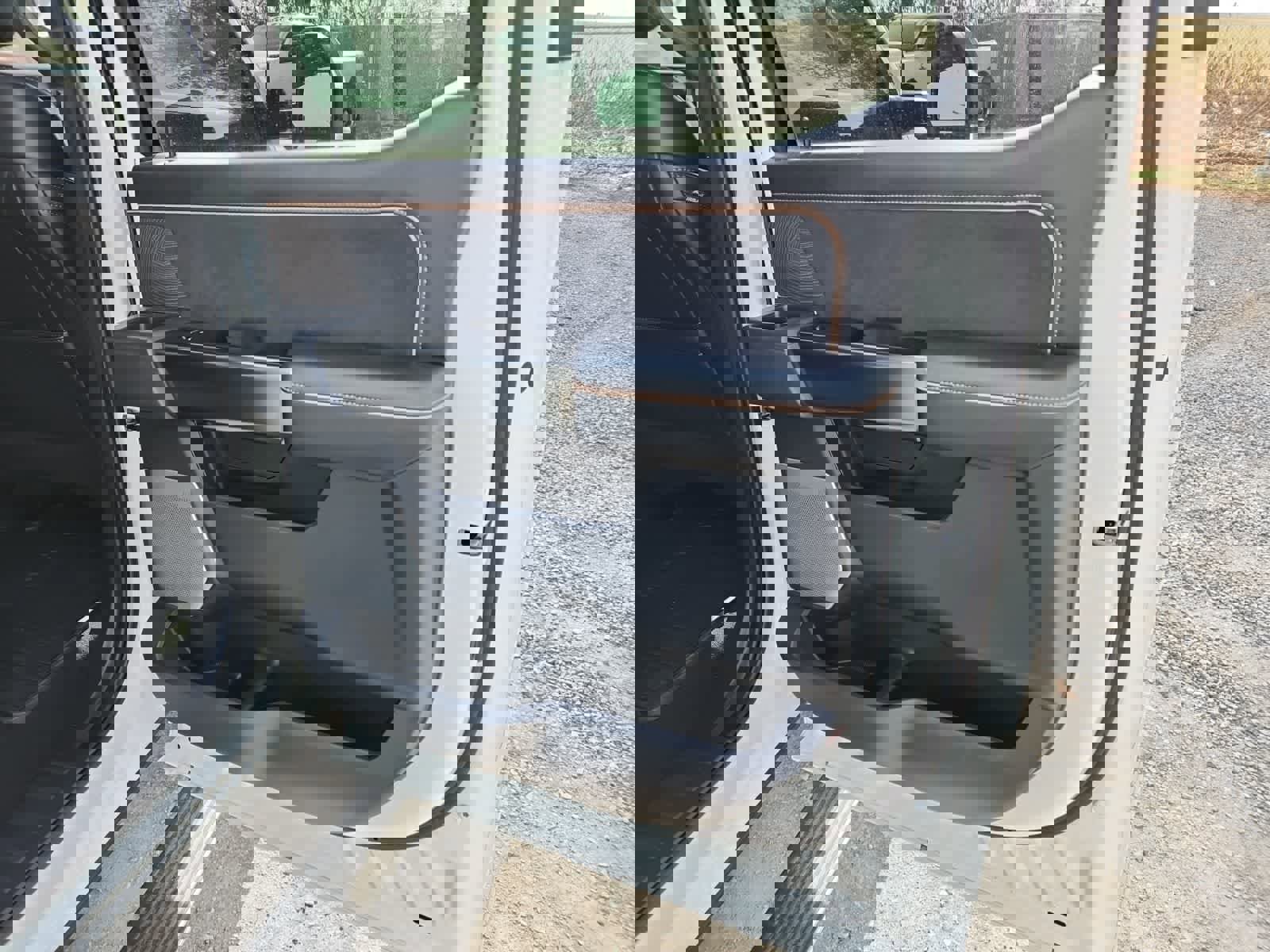 Used 2024 Ford F350 Platinum w/ FX4 Off-Road Package image 24