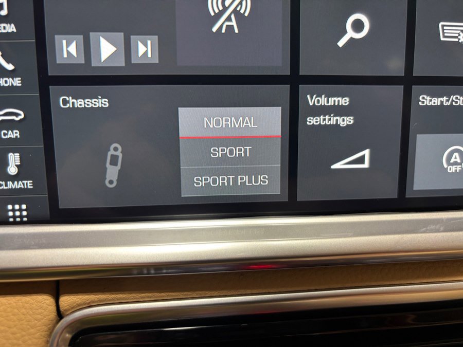 Used 2018 Porsche Panamera 4 image 25