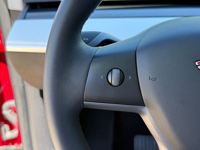 Used 2021 Tesla Model Y Long Range image 16