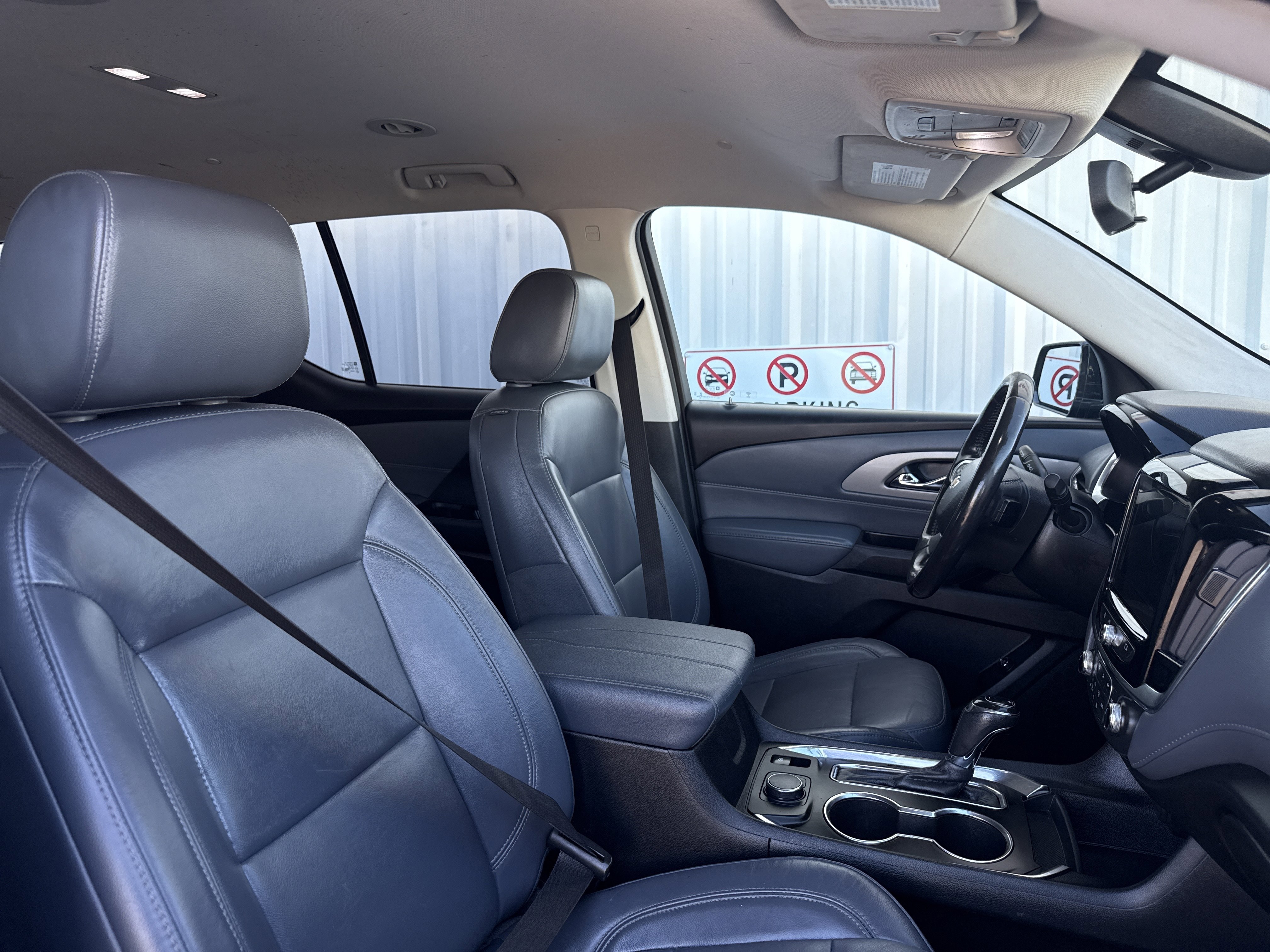 Used 2020 Chevrolet Traverse LT image 8