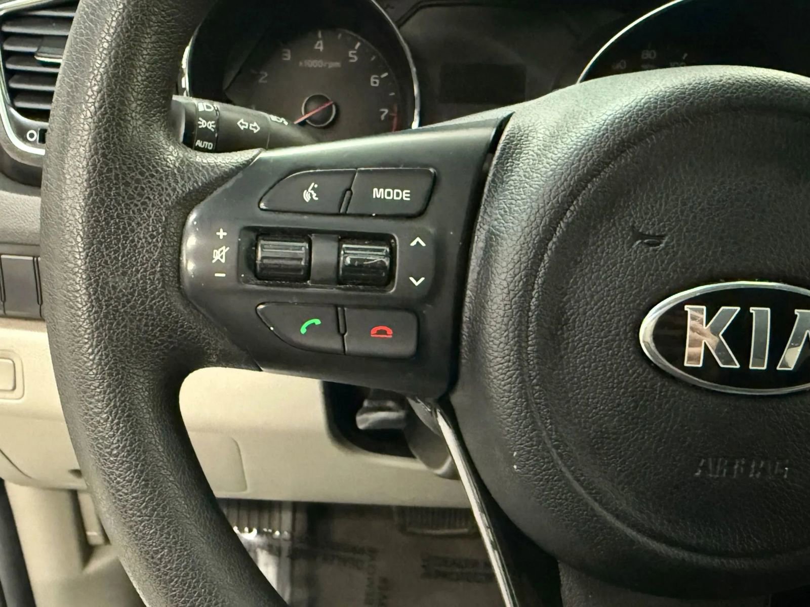 Used 2017 Kia Sedona LX image 29