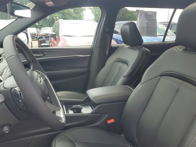 New 2026 Jeep Grand Cherokee L Limited w/ Luxury Tech Group II AWD/4WD image 19