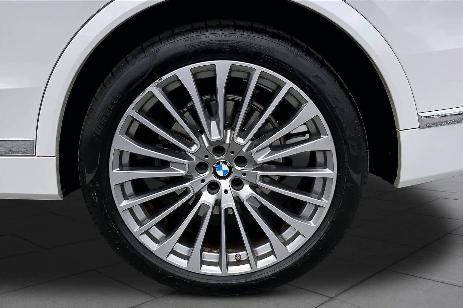 Used 2021 BMW X7 xDrive40i w/ Executive Package AWD/4WD image 11