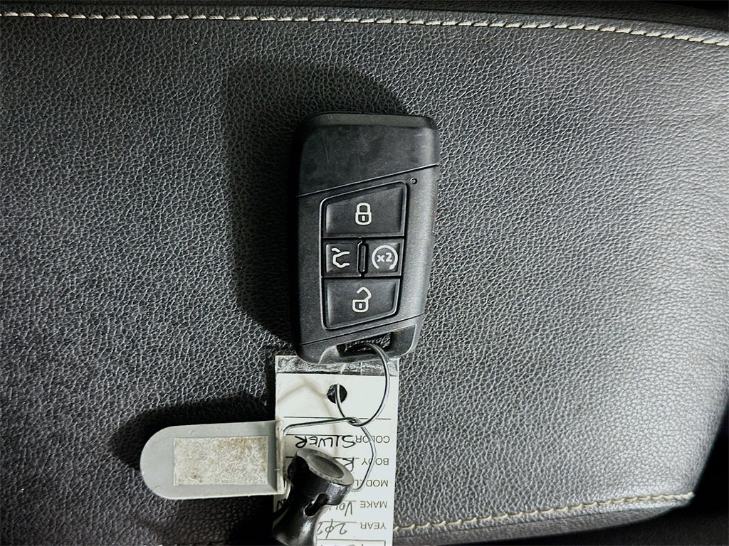 Used 2023 Volkswagen Tiguan SE R-Line image 35