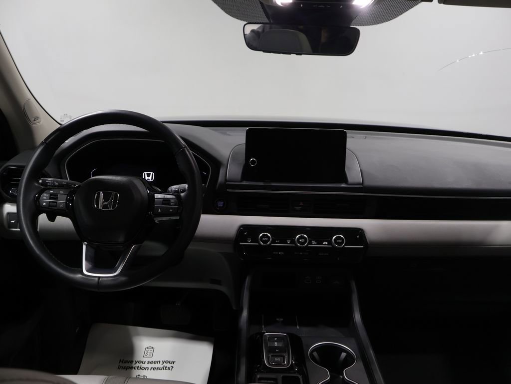 Used 2025 Honda Pilot Touring image 17