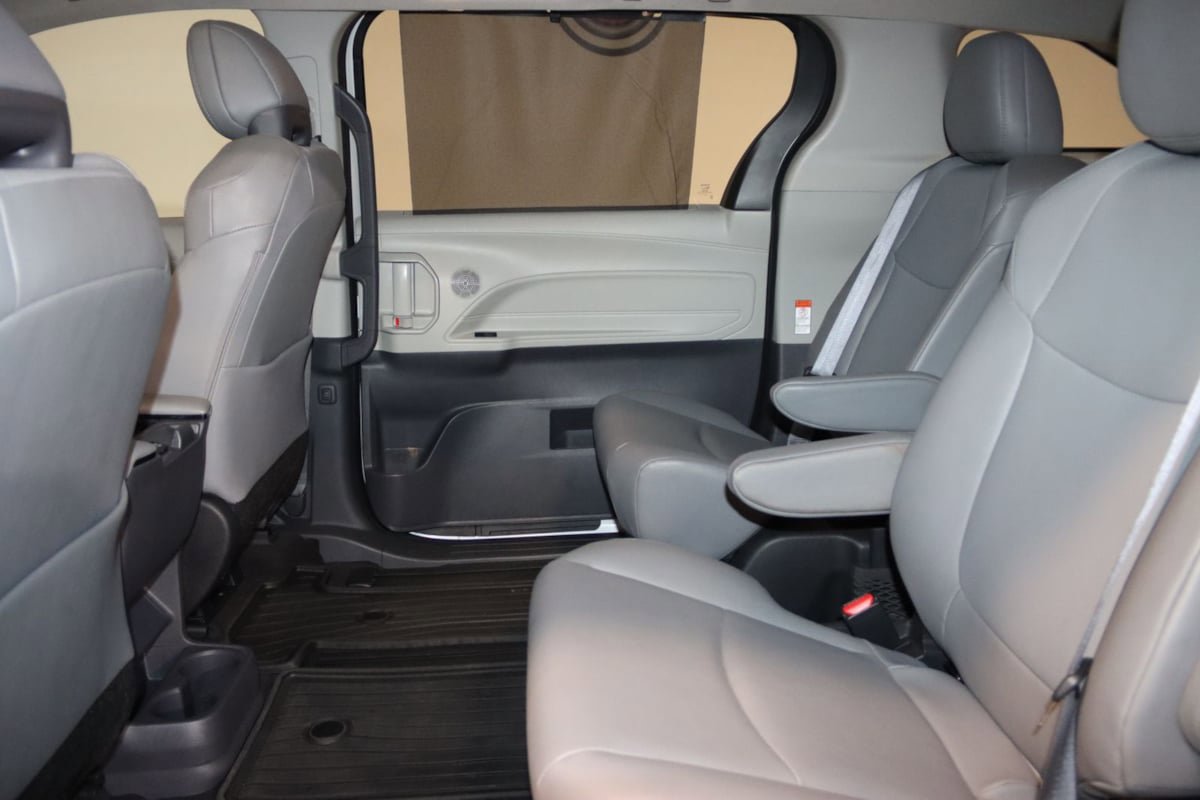 Used 2023 Toyota Sienna XLE FWD image 51