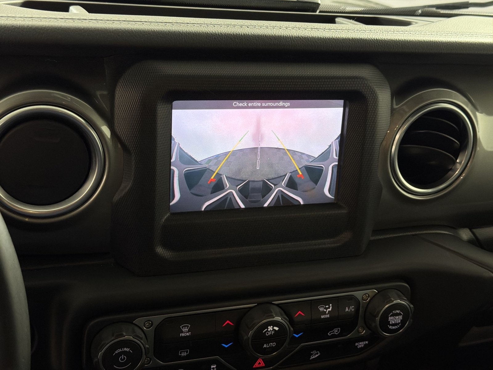 Used 2020 Jeep Wrangler Unlimited Sahara AWD/4WD image 27