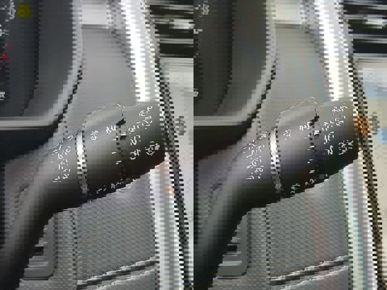 Used 2025 Land Rover Discovery Dynamic SE image 28