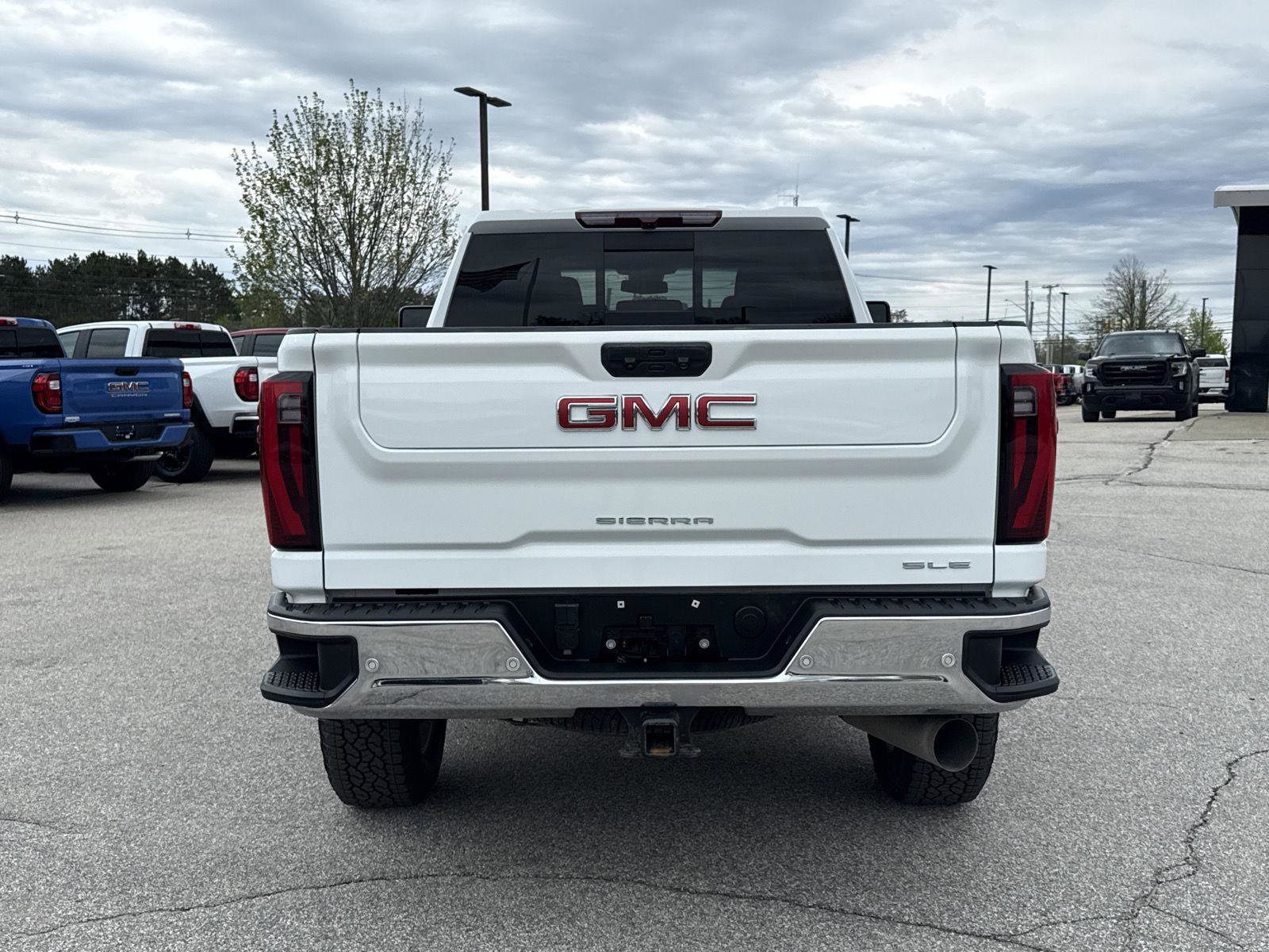 Used 2024 GMC Sierra 2500 SLT w/ SLT Premium Package AWD/4WD image 7