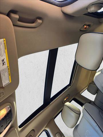 Used 2014 Jeep Grand Cherokee Overland image 16