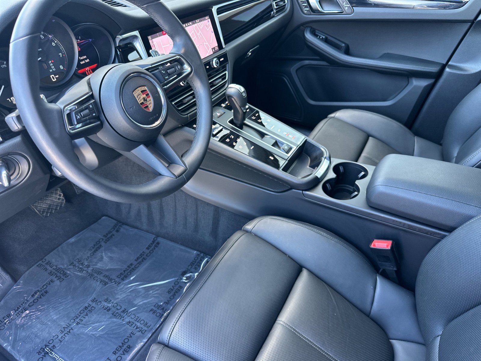 Certified 2025 Porsche Macan image 4