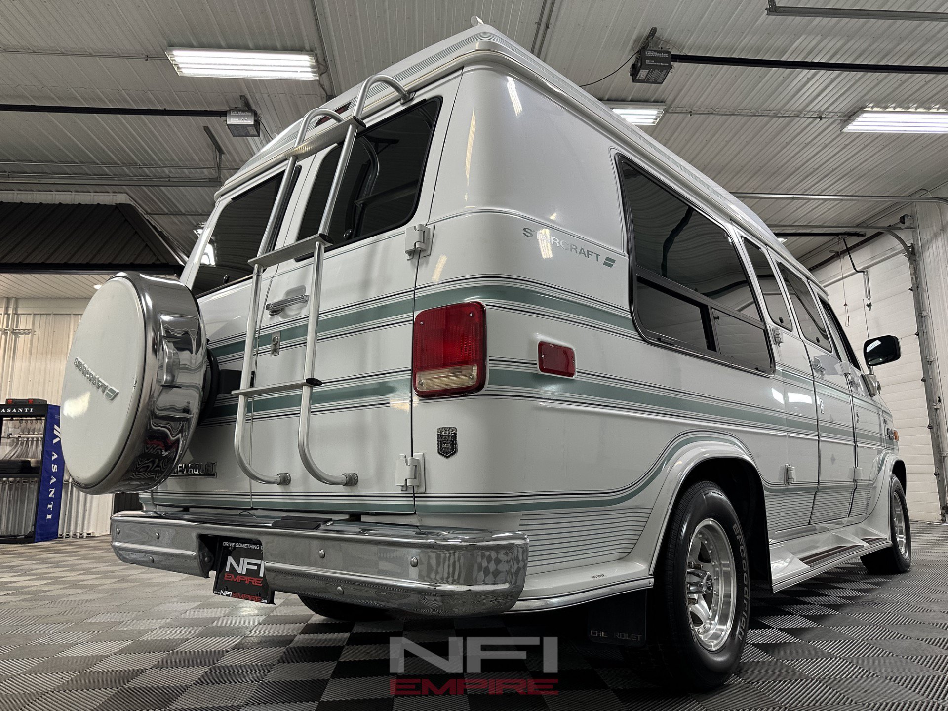 Used 1992 Chevrolet G20 RWD image 19