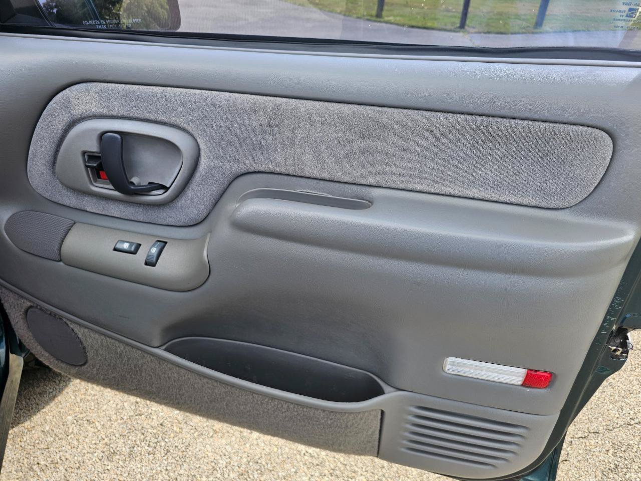 Used 1998 Chevrolet Silverado 1500 4x4 Extended Cab w/ Preferred Equipment Group 2 image 15