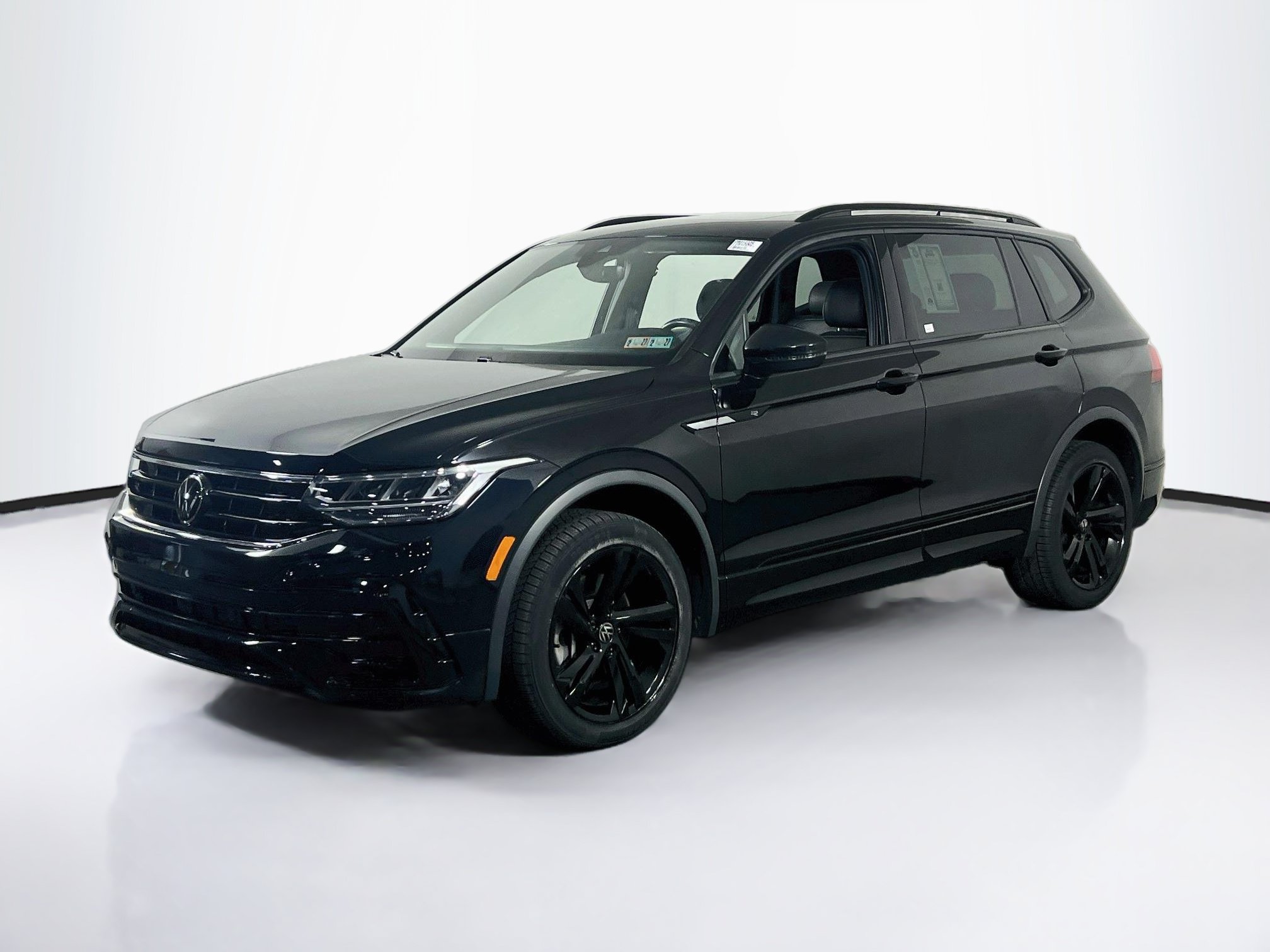 Used 2023 Volkswagen Tiguan SE R-Line AWD/4WD image 1