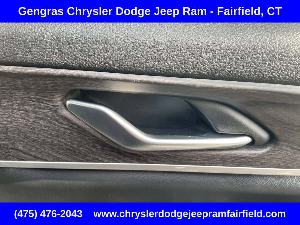 Used 2023 Jeep Grand Cherokee Limited w/ Luxury Tech Group II AWD/4WD image 21