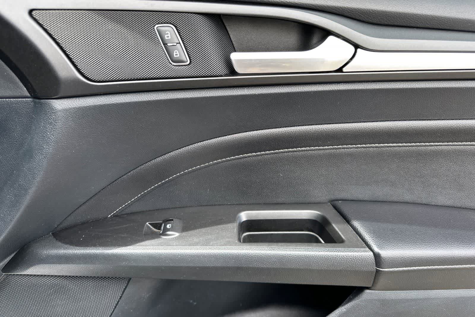 Used 2019 Ford Fusion Titanium AWD/4WD image 18