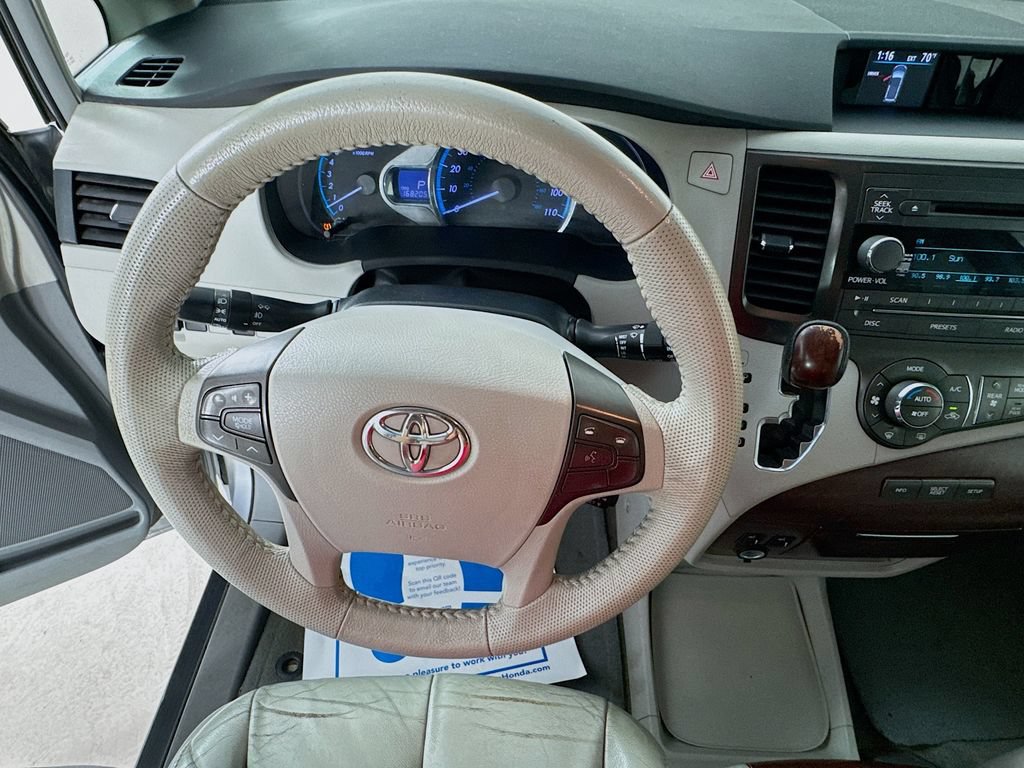 Used 2013 Toyota Sienna XLE FWD image 12