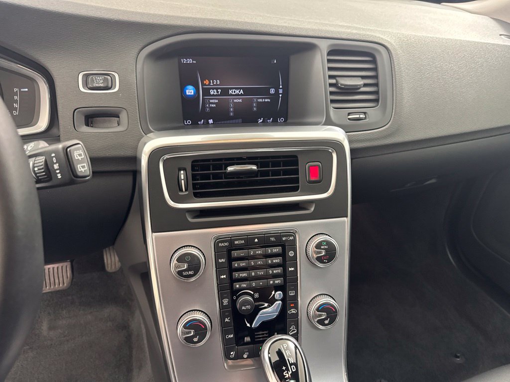 Used 2018 Volvo V60 T5 Cross Country w/ Convenience Package AWD/4WD image 13