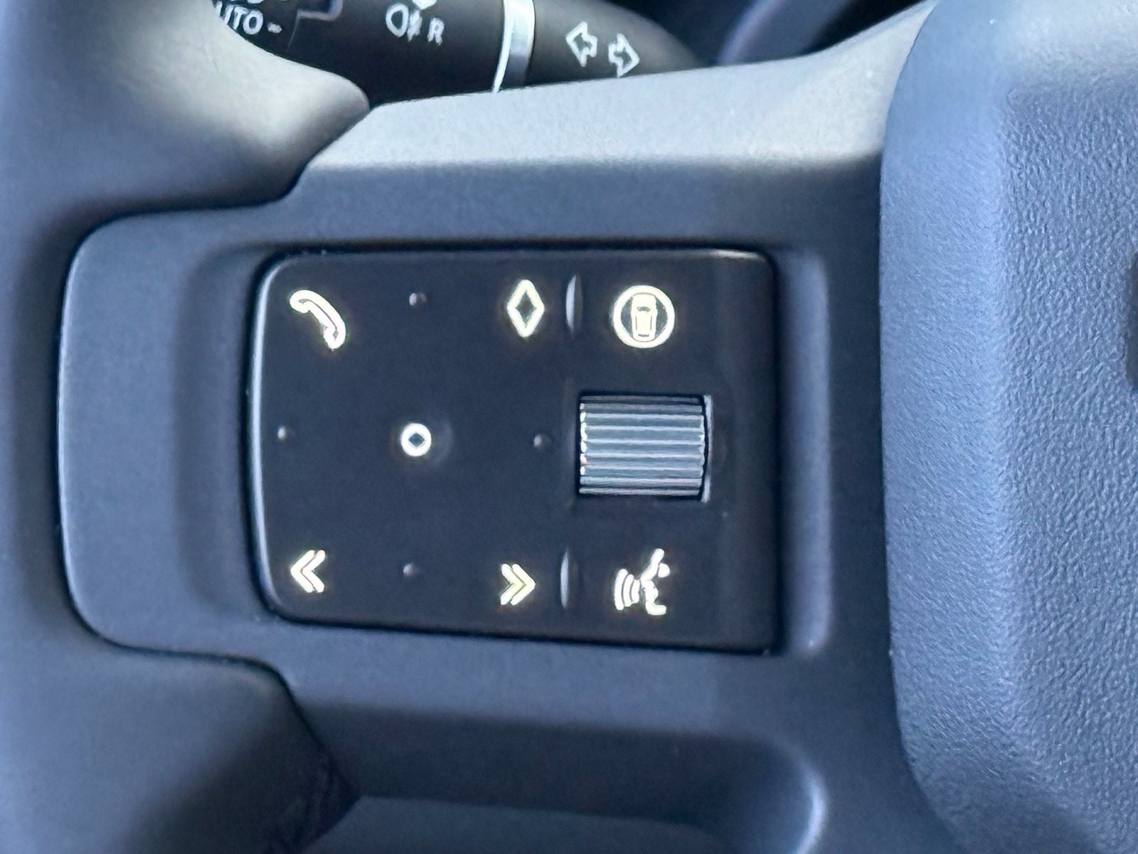 New 2026 Land Rover Defender 110 X-Dynamic SE AWD/4WD image 34