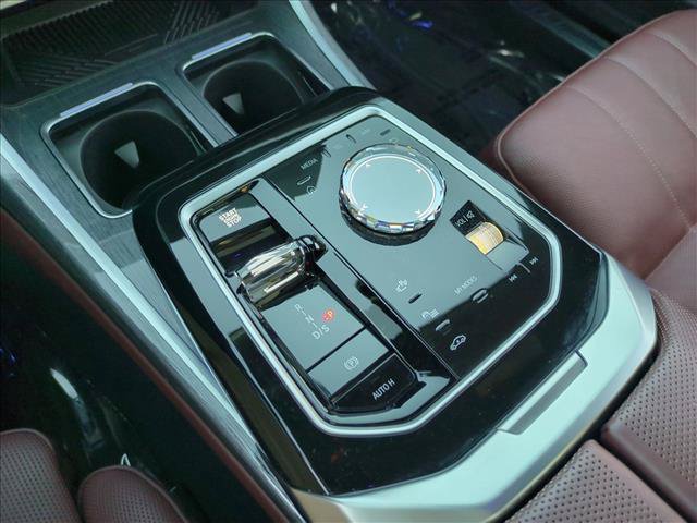 Certified 2025 BMW 750e xDrive w/ Premium Package AWD/4WD image 12