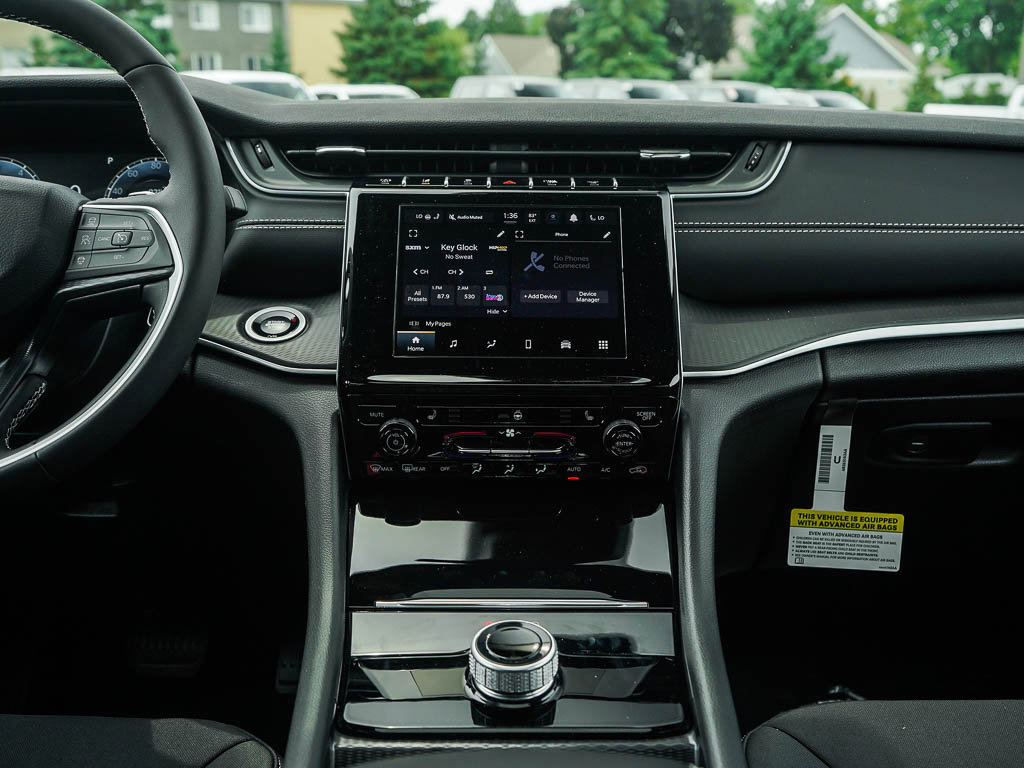 New 2025 Jeep Grand Cherokee Laredo X w/ Luxury Tech Group I image 16