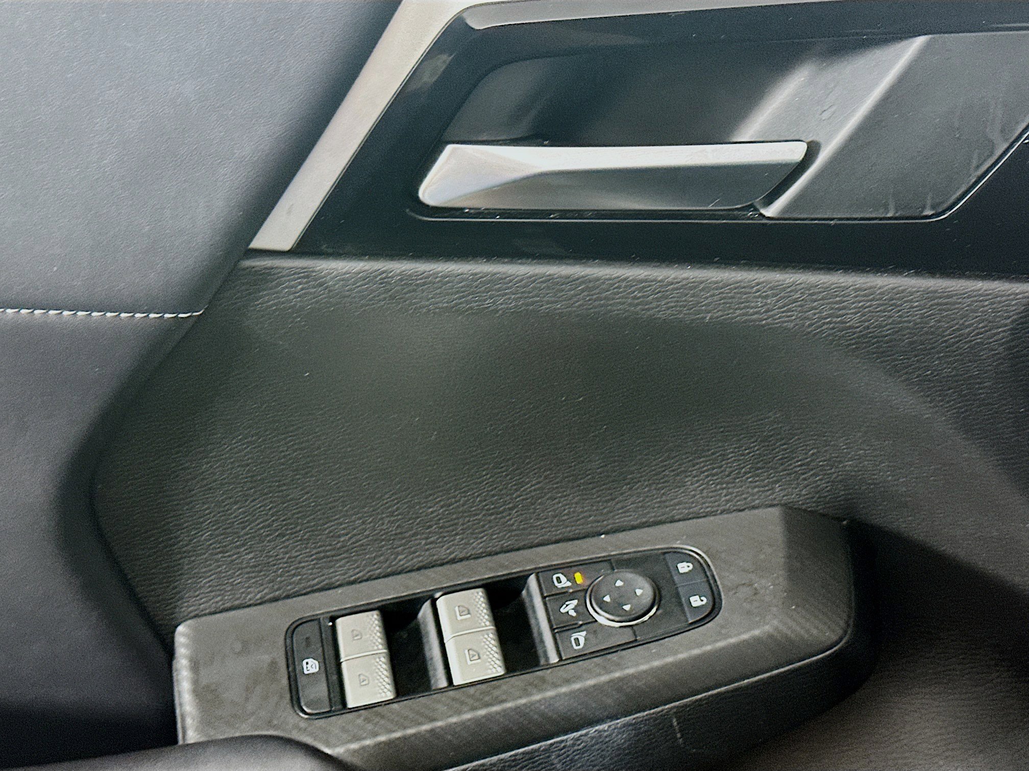 Used 2025 Mitsubishi Outlander SE FWD image 15