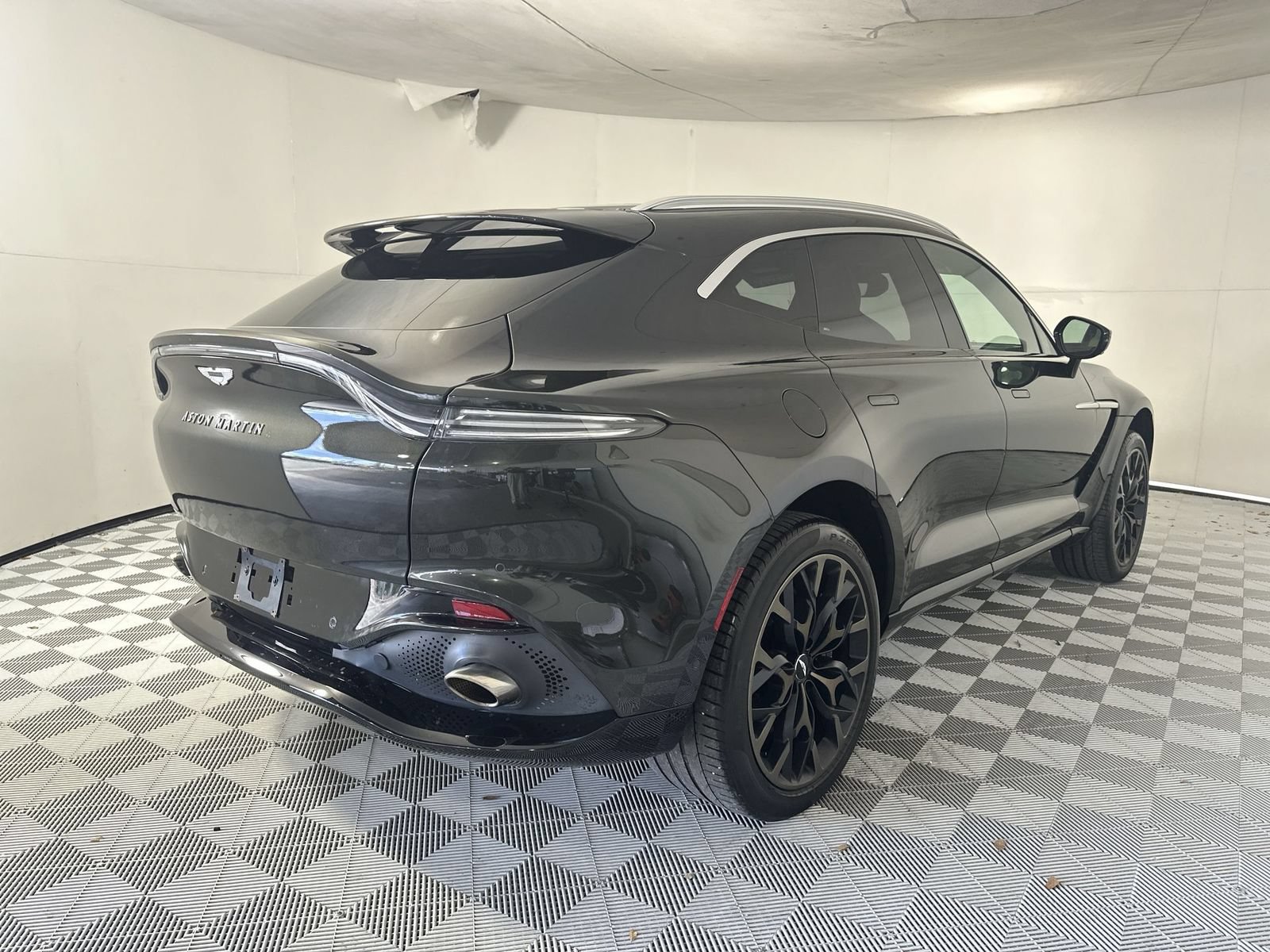Used 2021 Aston Martin DBX AWD/4WD image 8
