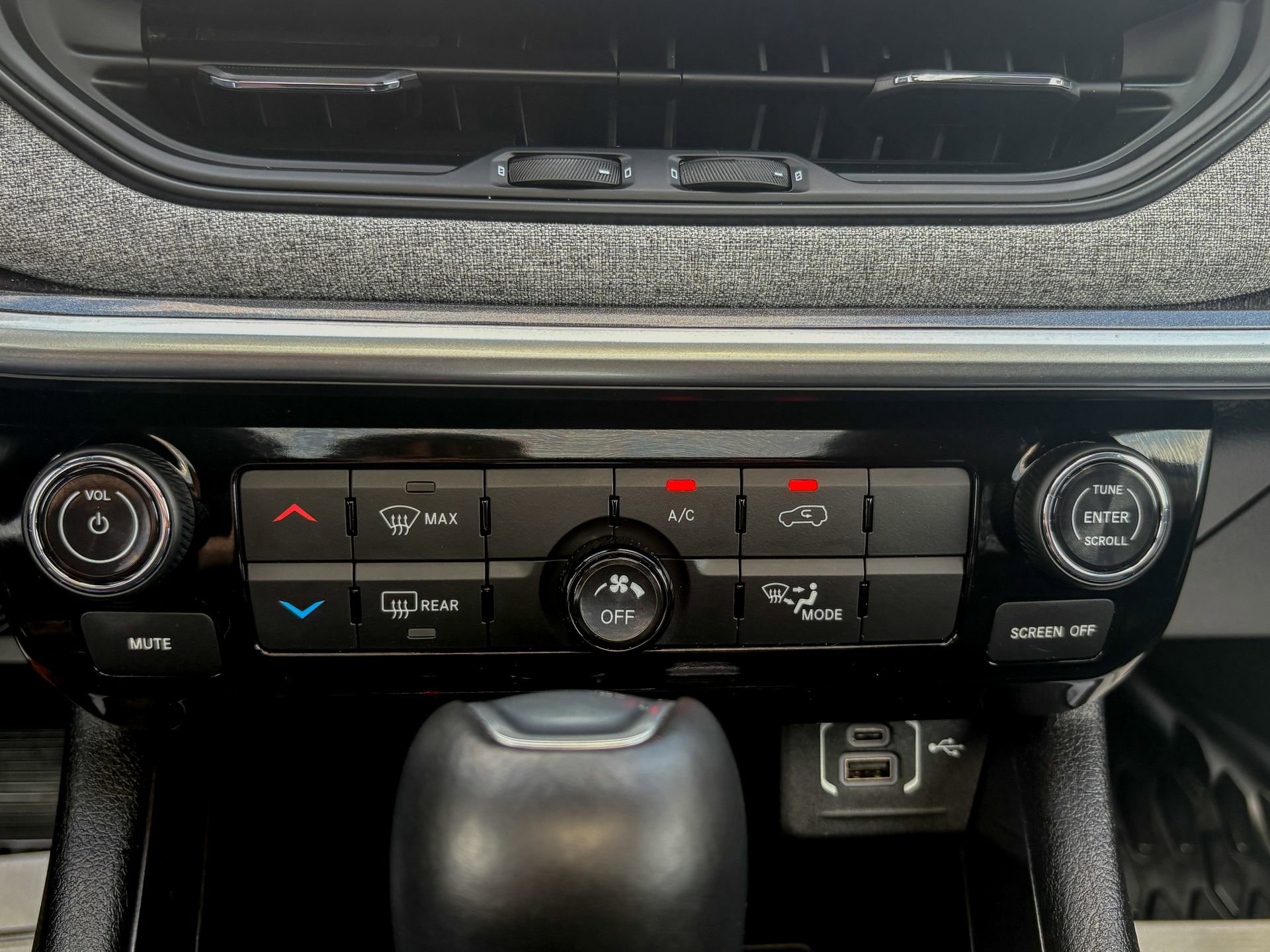 Used 2022 Jeep Compass Latitude w/ Sun and Sound Group AWD/4WD image 30