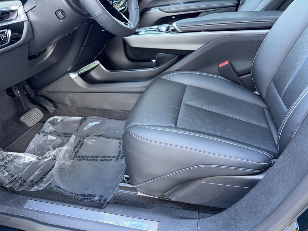 Used 2024 Cadillac Lyriq Sport AWD/4WD image 38