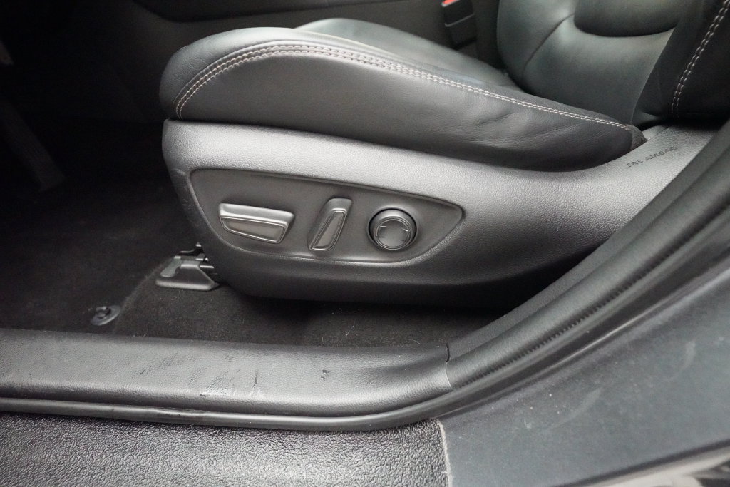 Used 2019 Toyota RAV4 Limited AWD/4WD image 28