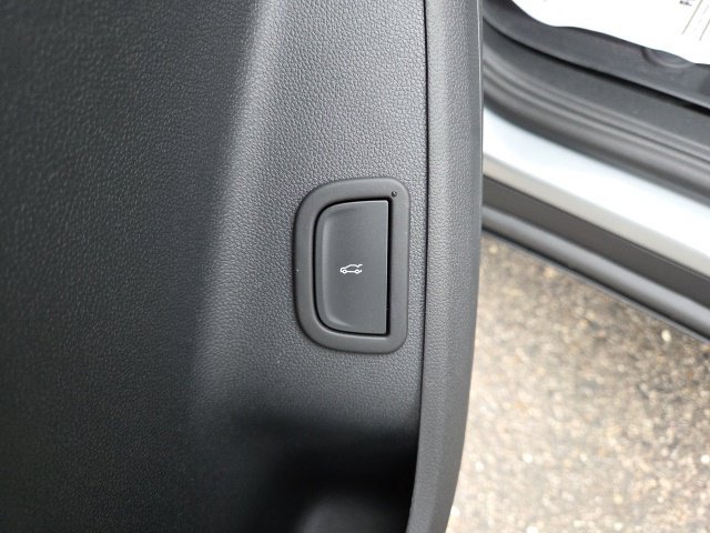 New 2027 Chevrolet Traverse LT w/ LPO, Floor Liner Package AWD/4WD image 45
