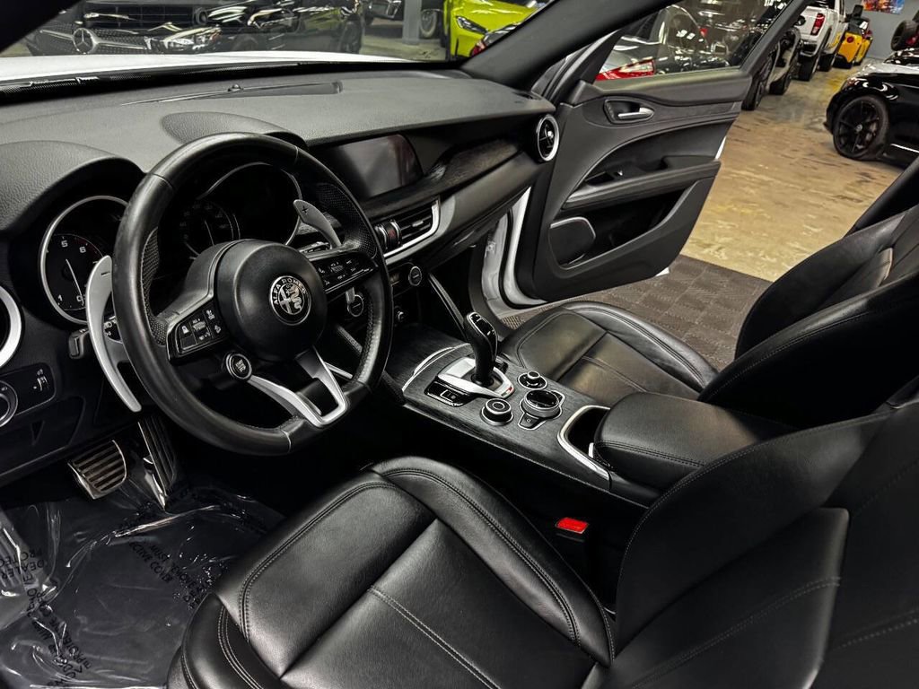 Used 2023 Alfa Romeo Stelvio Sprint image 32