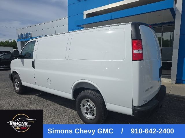 Used 2025 GMC Savana 3500 RWD image 3