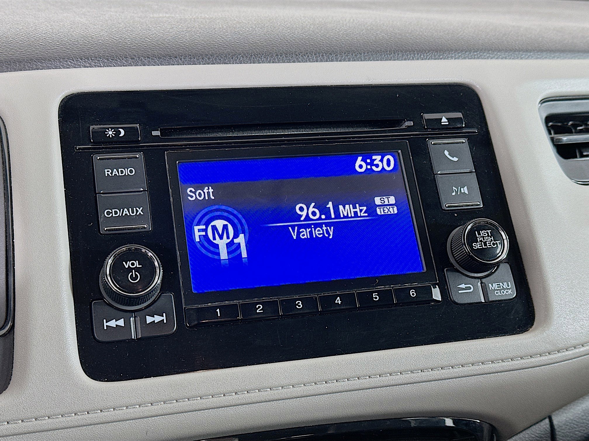 Used 2017 Honda HR-V LX image 21