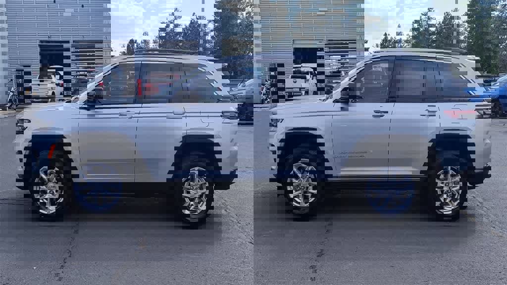 New 2025 Jeep Grand Cherokee Laredo X w/ Luxury Tech Group I image 5