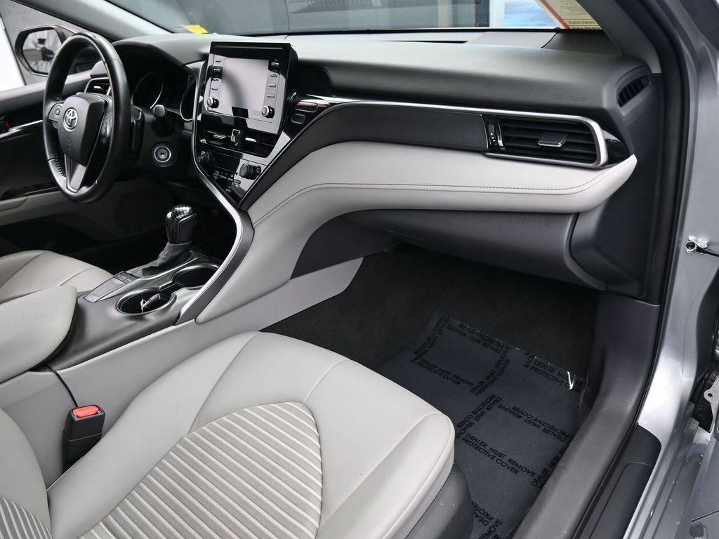 Used 2022 Toyota Camry SE image 43