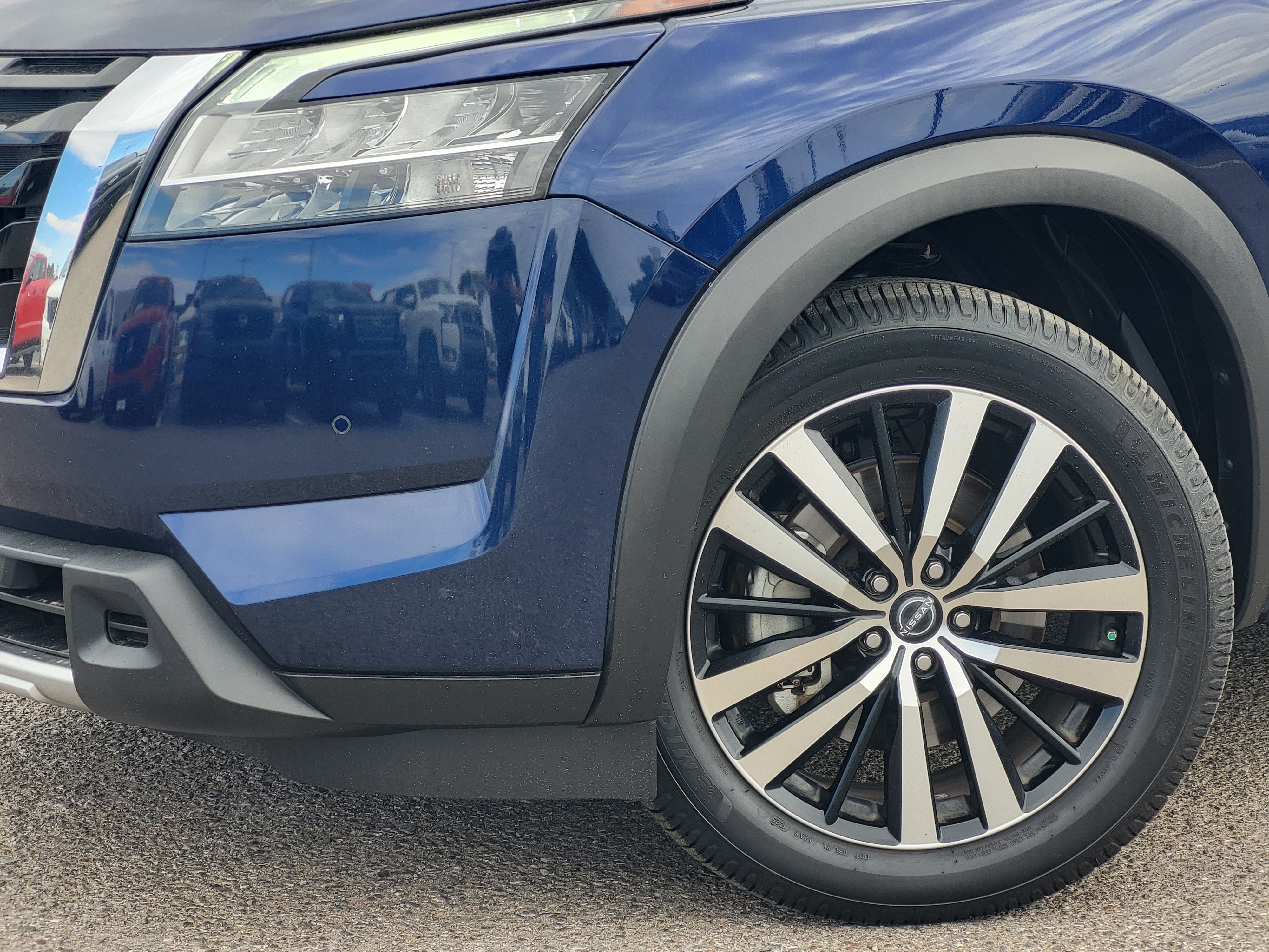 Certified 2023 Nissan Pathfinder Platinum FWD image 7
