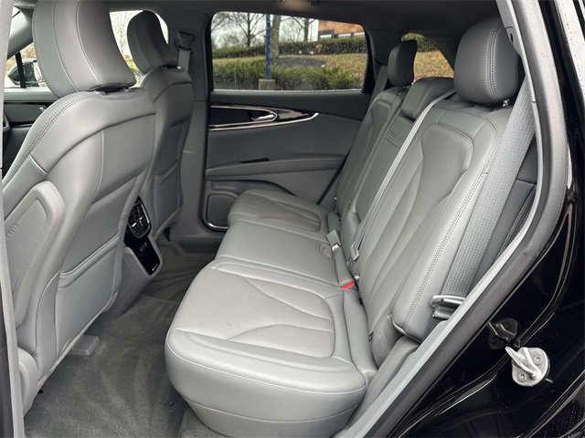 Used 2022 Lincoln Nautilus Reserve image 11