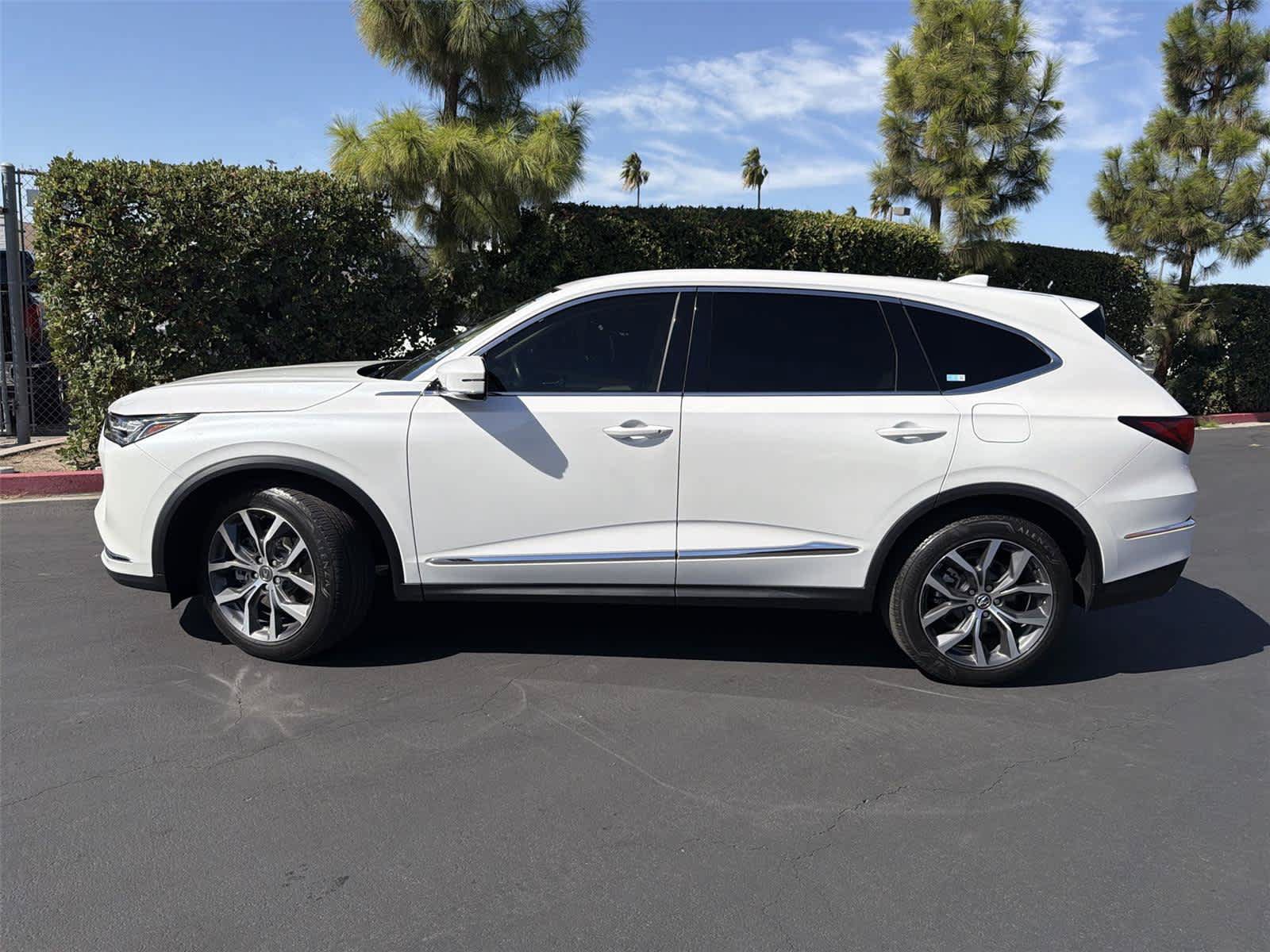 Used 2023 Acura MDX w/ Technology Package FWD image 3