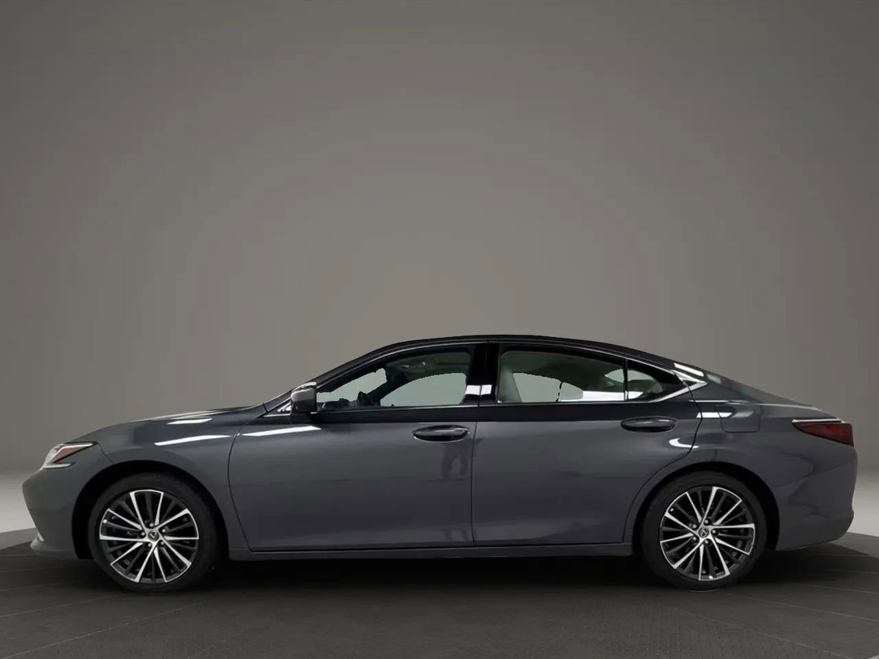 Used 2025 Lexus ES 350 w/ Premium Package FWD image 2