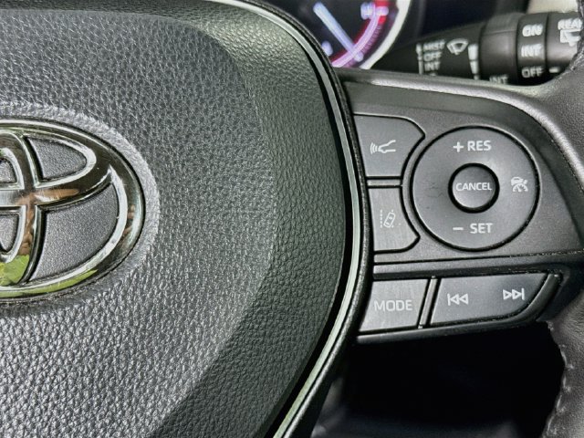 Used 2022 Toyota RAV4 Limited FWD image 12