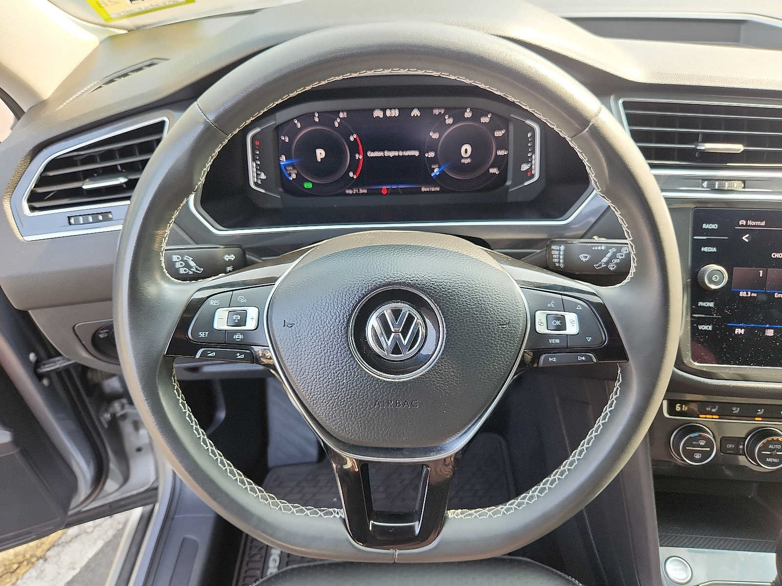 Used 2021 Volkswagen Tiguan SEL AWD/4WD image 19