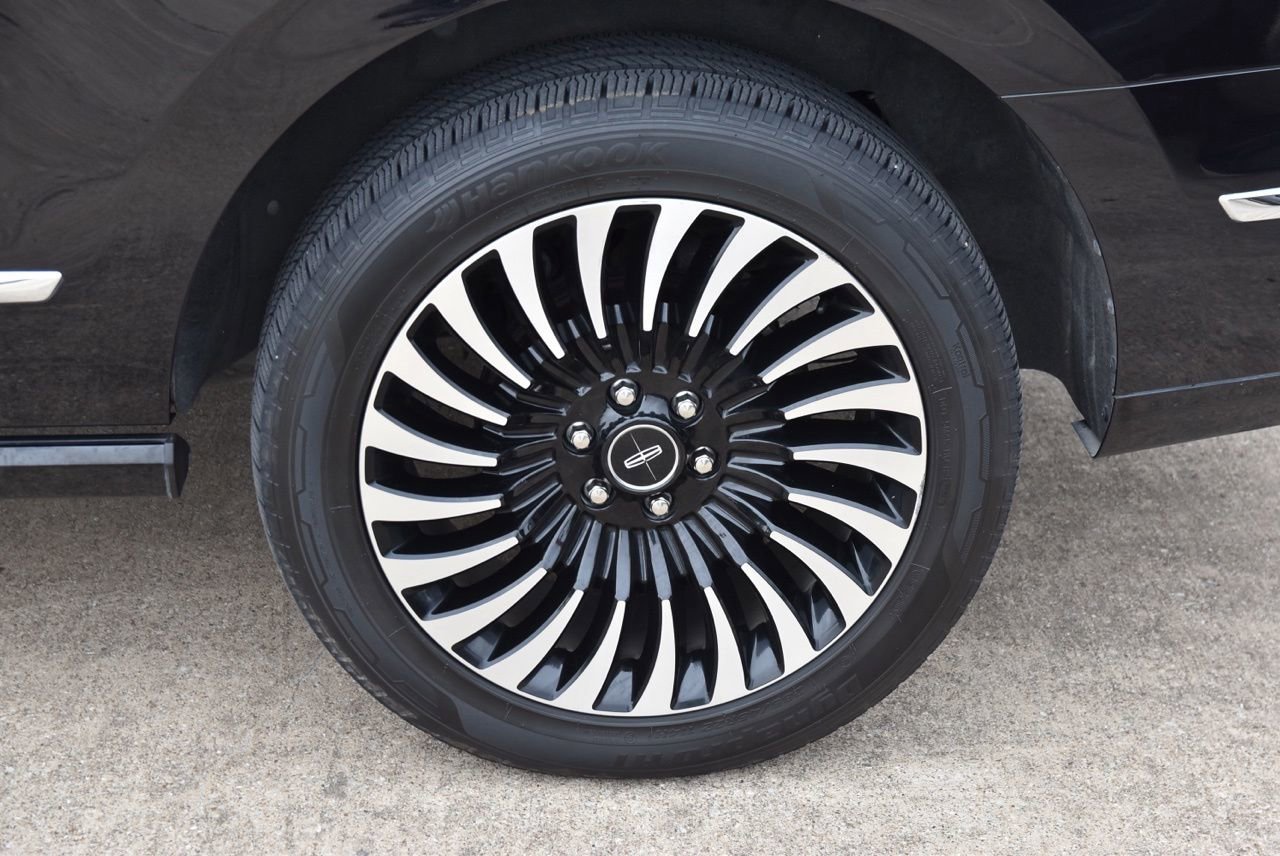 Used 2019 Lincoln Navigator Black Label w/ Cargo Package AWD/4WD image 11
