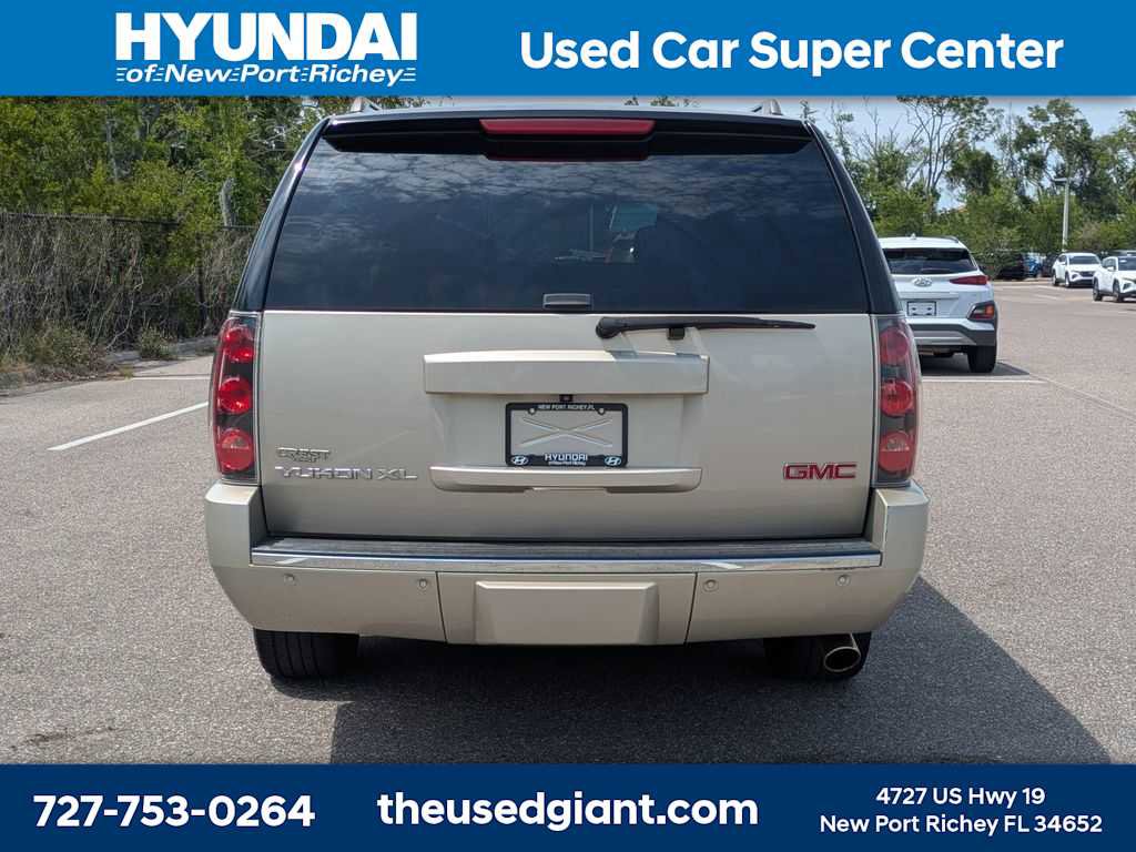 Used 2013 GMC Yukon XL Denali RWD image 4