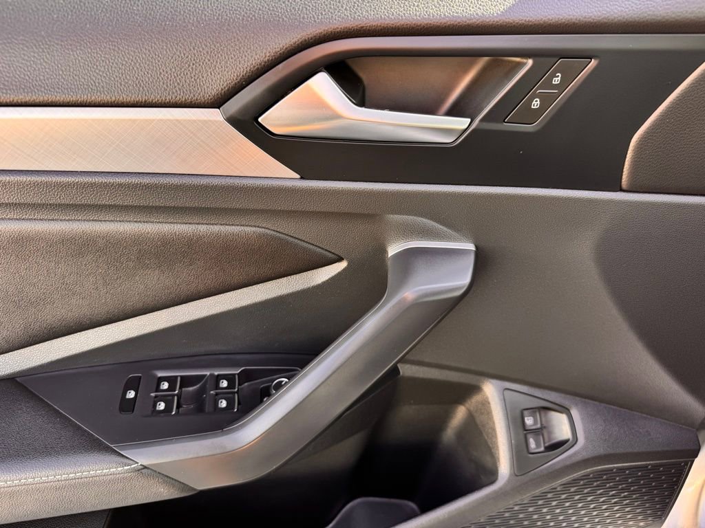 Used 2024 Volkswagen Jetta SE FWD image 36