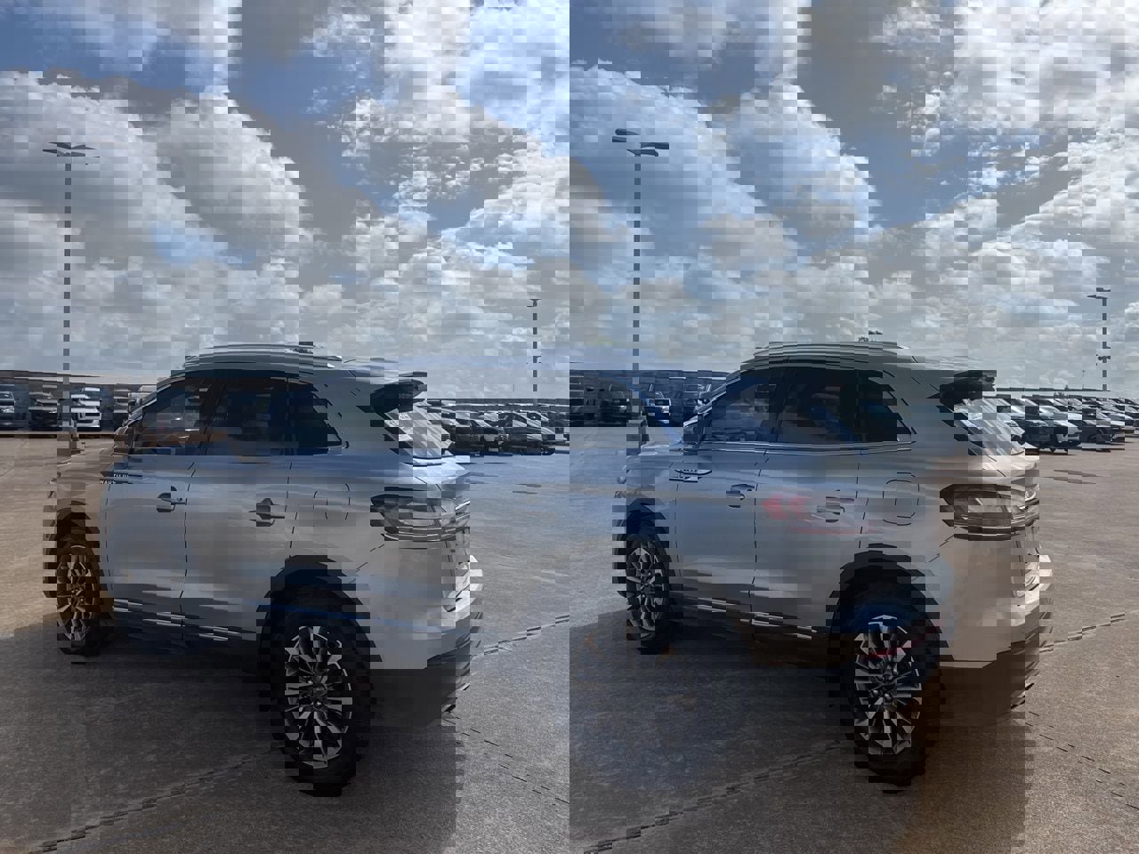 Used 2022 Lincoln Nautilus FWD w/ Premium Package image 13