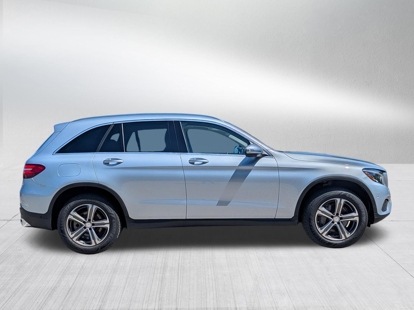 Used 2017 Mercedes-Benz GLC 300 4MATIC image 8