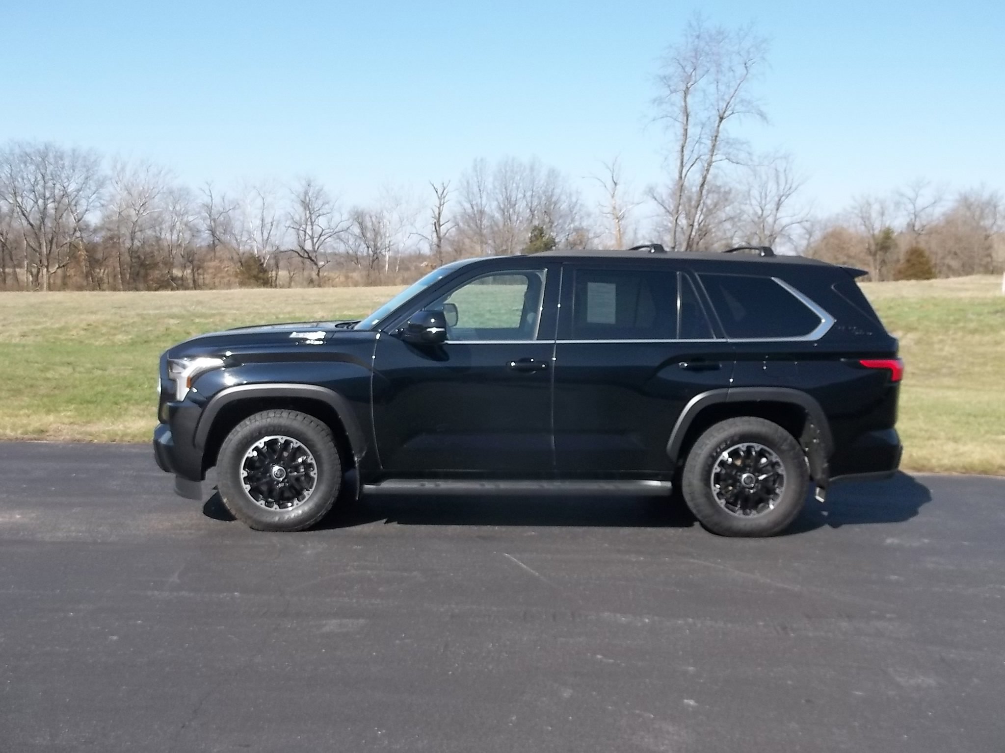 Certified 2023 Toyota Sequoia SR5 w/ SR5 Premium Package AWD/4WD image 1