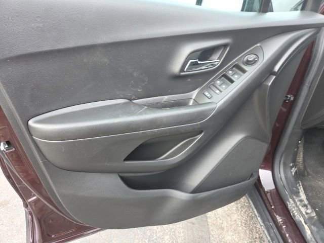 Used 2021 Chevrolet Trax LS w/ Tint and Cruise Package image 10